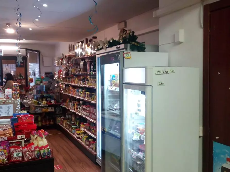 Immagine 2 di Negozio in vendita  a Pisa