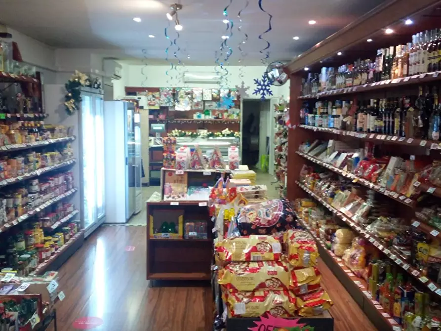 Immagine 1 di Negozio in vendita  a Pisa