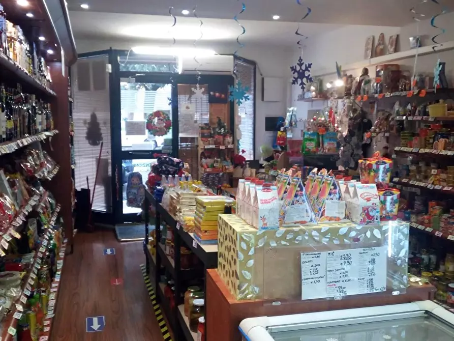 Immagine 3 di Negozio in vendita  a Pisa