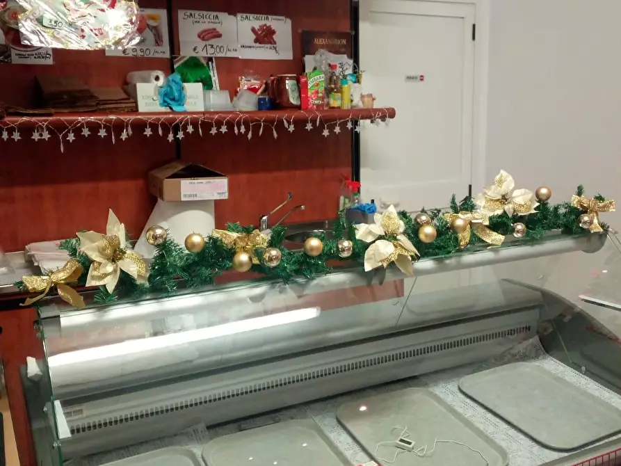 Immagine 9 di Negozio in vendita  a Pisa