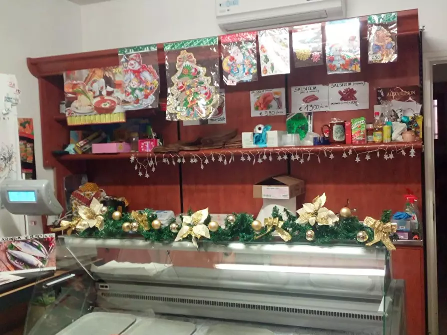 Immagine 4 di Negozio in vendita  a Pisa