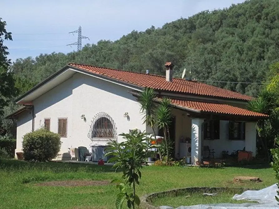 Immagine 1 di Villa in vendita  a Pietrasanta