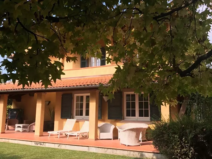 Immagine 1 di Villa in vendita  a Forte Dei Marmi