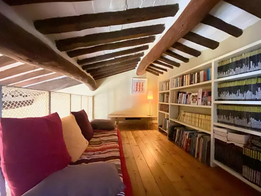 Immagine 24 di Rustico / casale in vendita  a Lucca