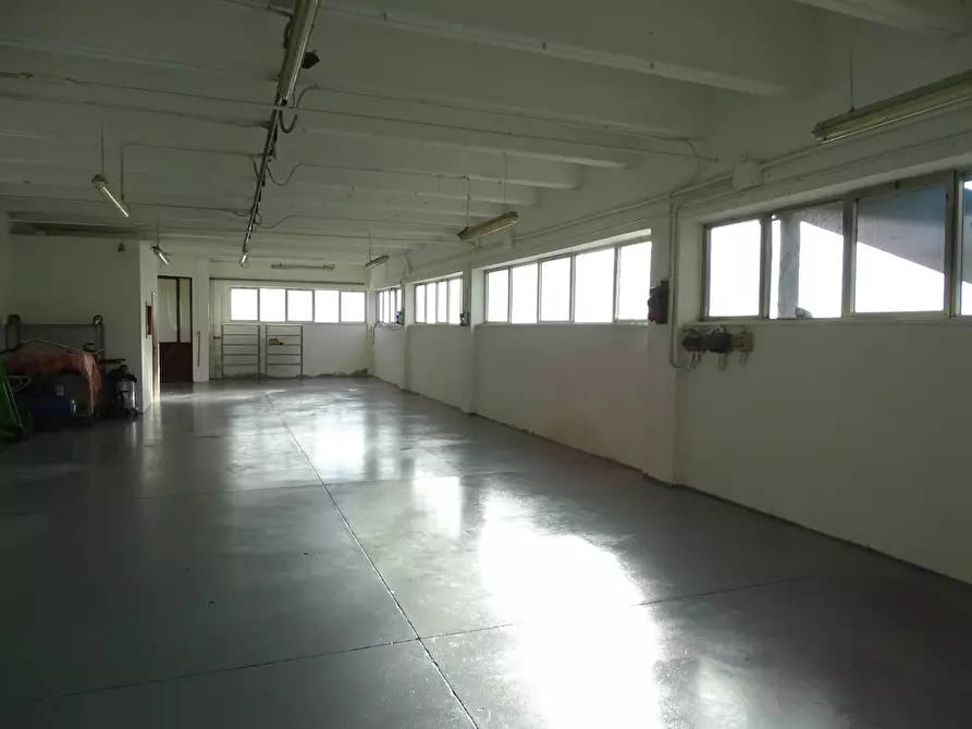 Immagine 17 di Attività artigianale in vendita  a San Miniato