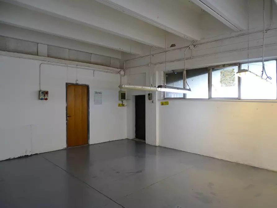 Immagine 5 di Attività artigianale in affitto  a San Miniato