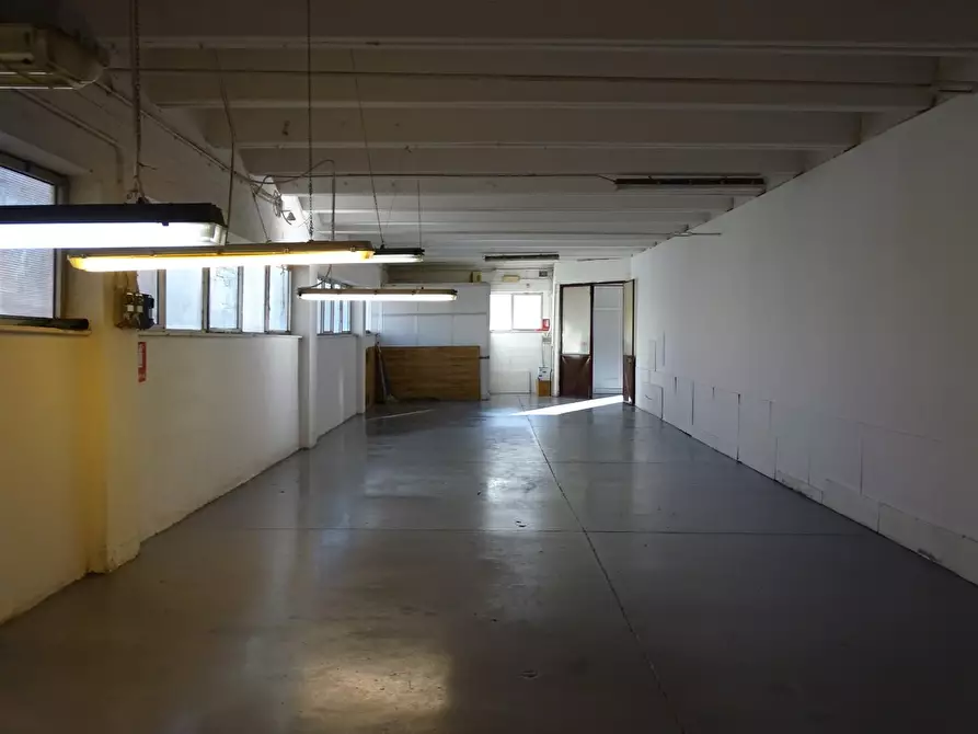 Immagine 11 di Attività artigianale in affitto  a San Miniato