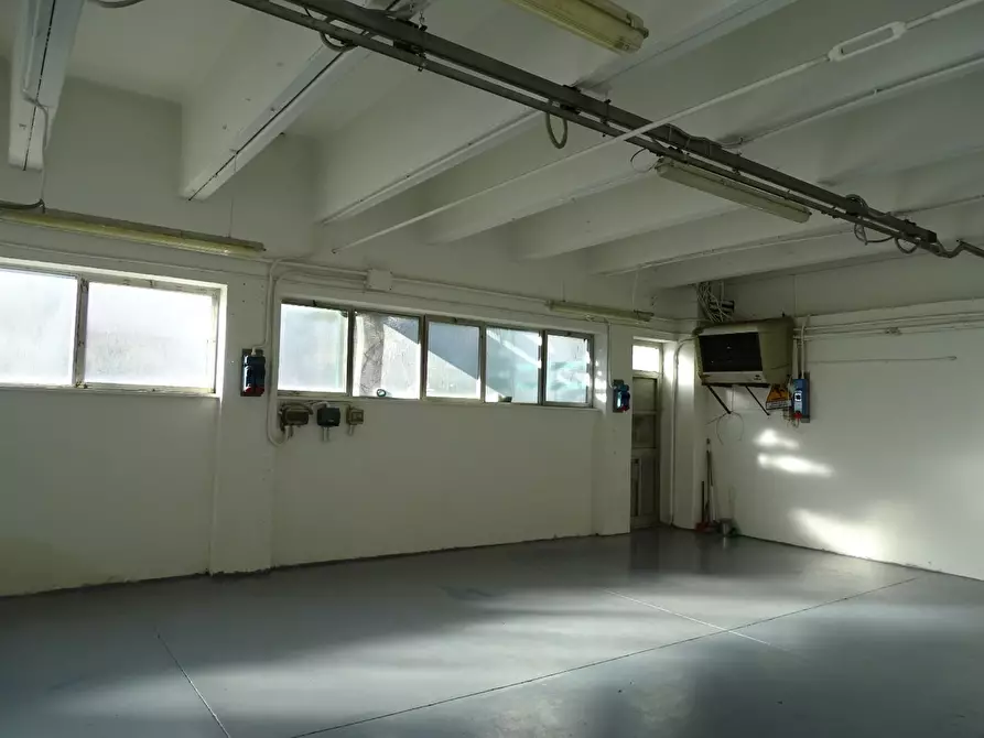 Immagine 15 di Attività artigianale in vendita  a San Miniato