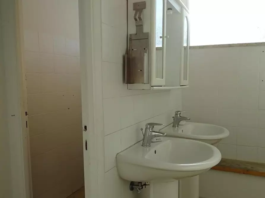 Immagine 38 di Attività artigianale in vendita  a San Miniato