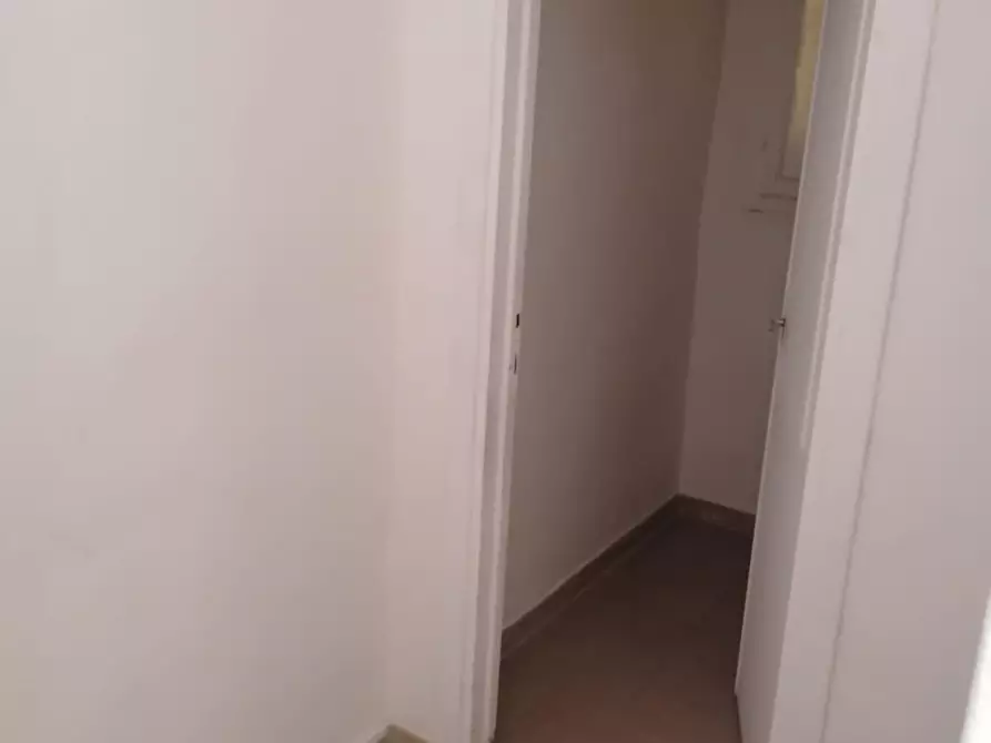 Immagine 2 di Locale commerciale in affitto  a Pisa