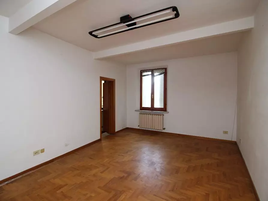 Immagine 9 di Appartamento in vendita  a Siena