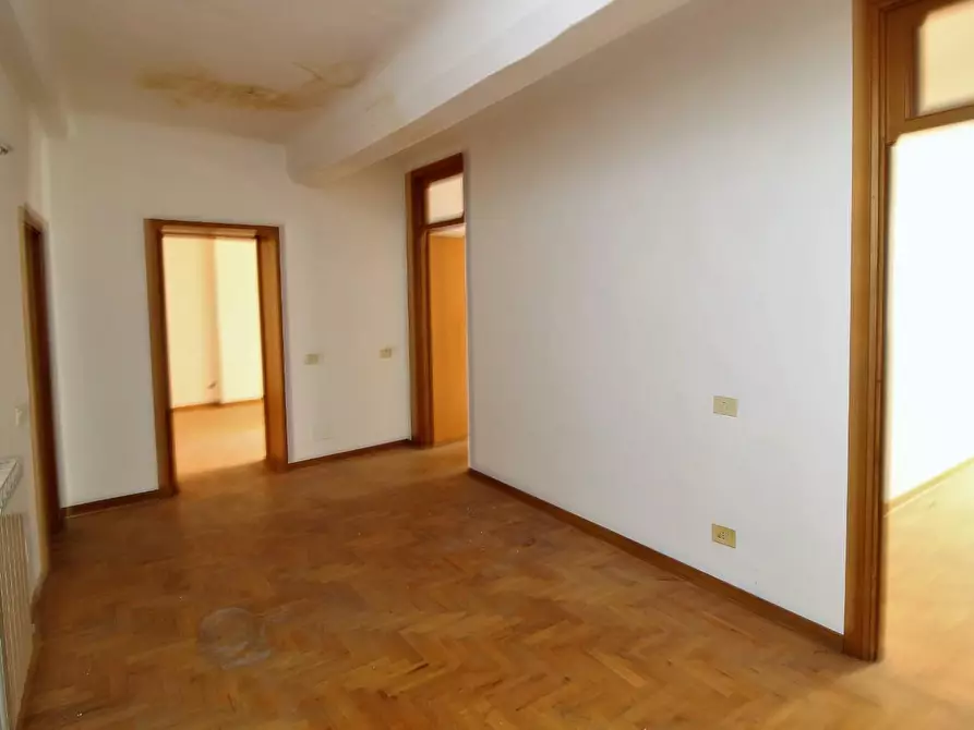 Immagine 13 di Appartamento in vendita  a Siena