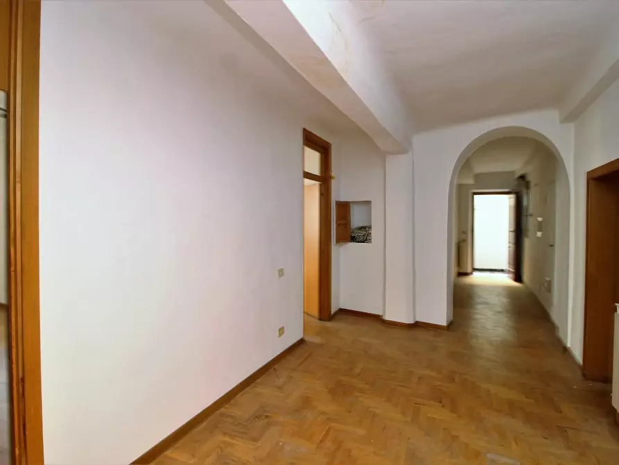 Immagine 11 di Appartamento in vendita  a Siena