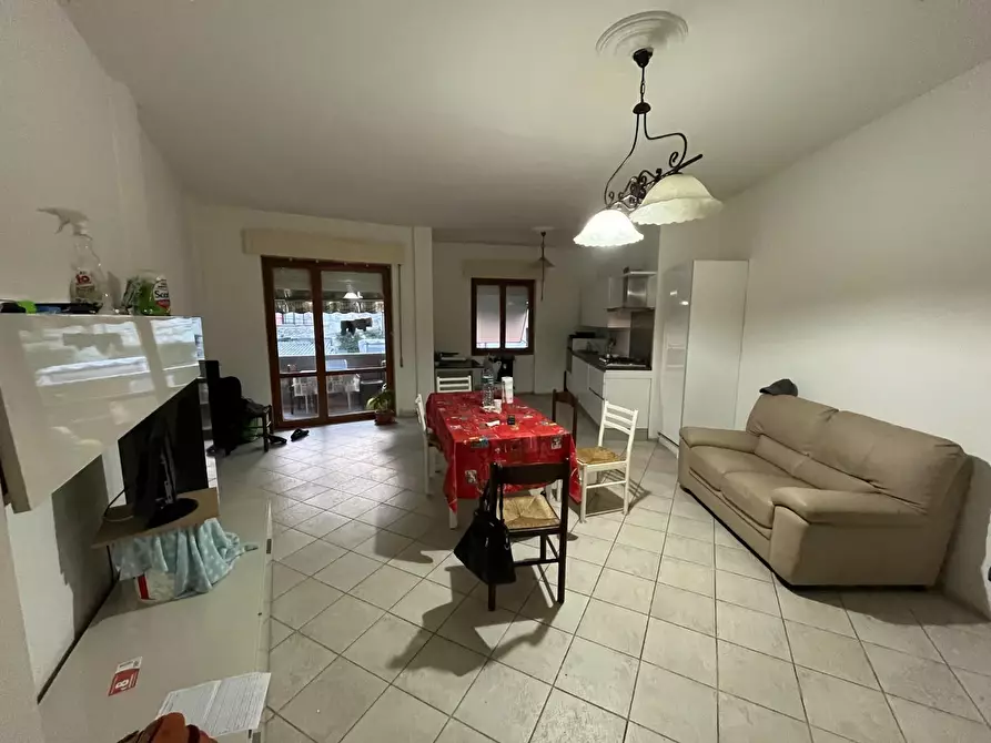 Immagine 2 di Appartamento in vendita  a Carrara