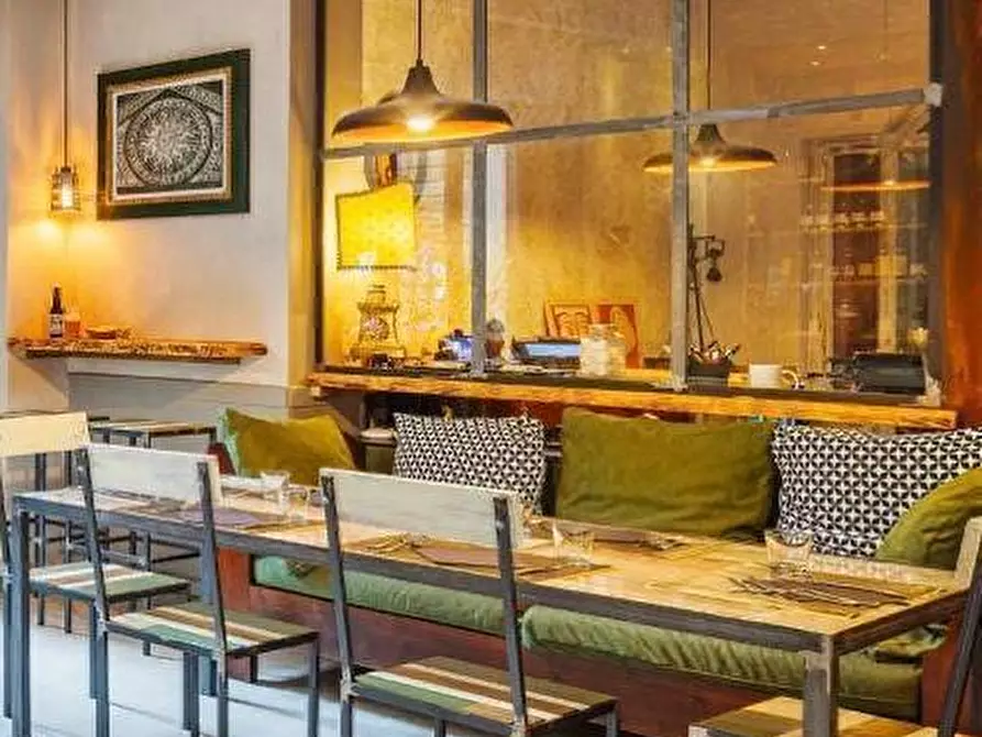 Immagine 2 di Attività commerciale in vendita  a Camaiore