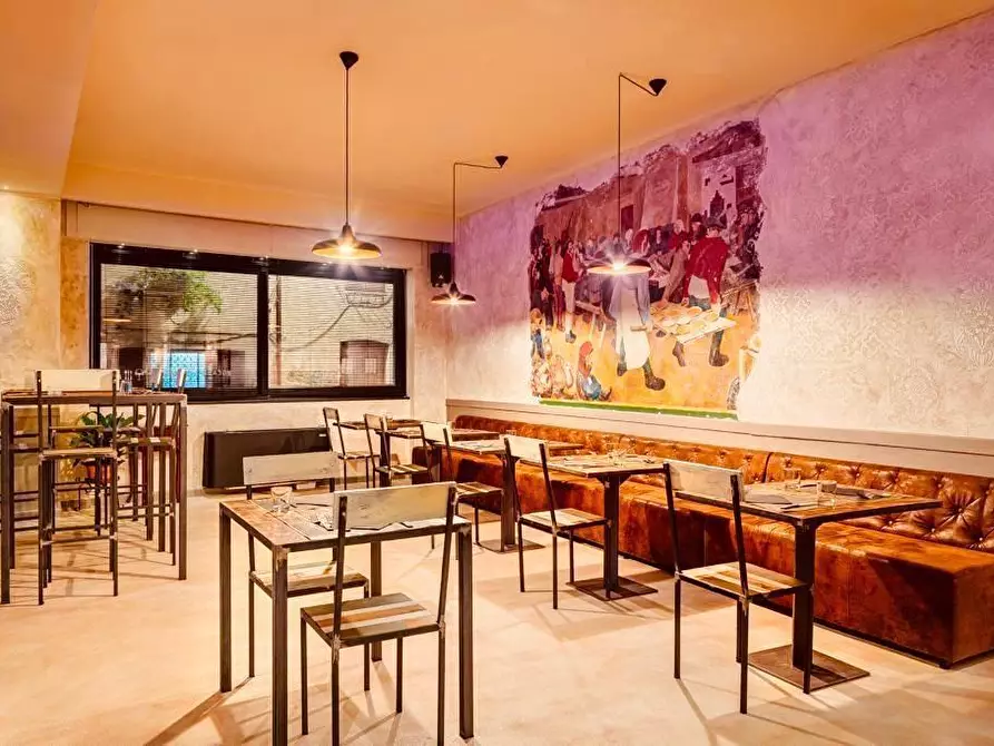 Immagine 4 di Attività commerciale in vendita  a Camaiore