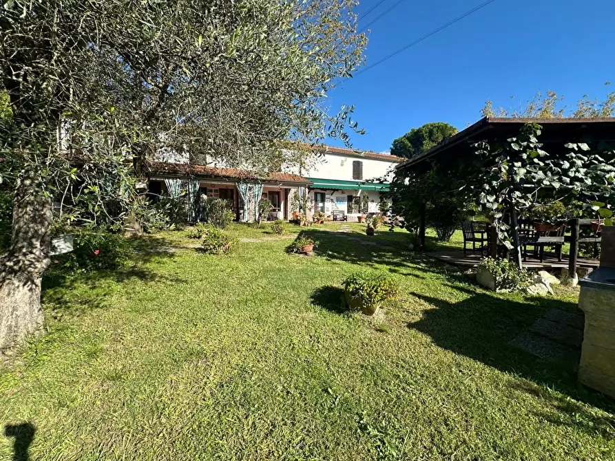 Immagine 49 di Casa colonica in vendita  a Sarzana