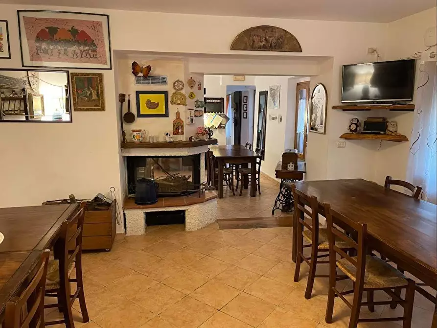 Immagine 31 di Casa colonica in vendita  a Sarzana