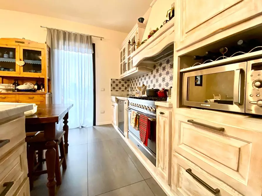 Immagine 9 di Villetta a schiera in vendita  a Massa