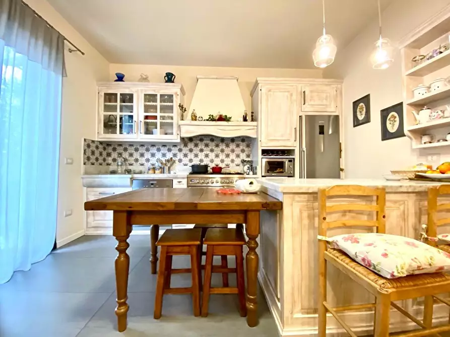 Immagine 2 di Villetta a schiera in vendita  a Massa