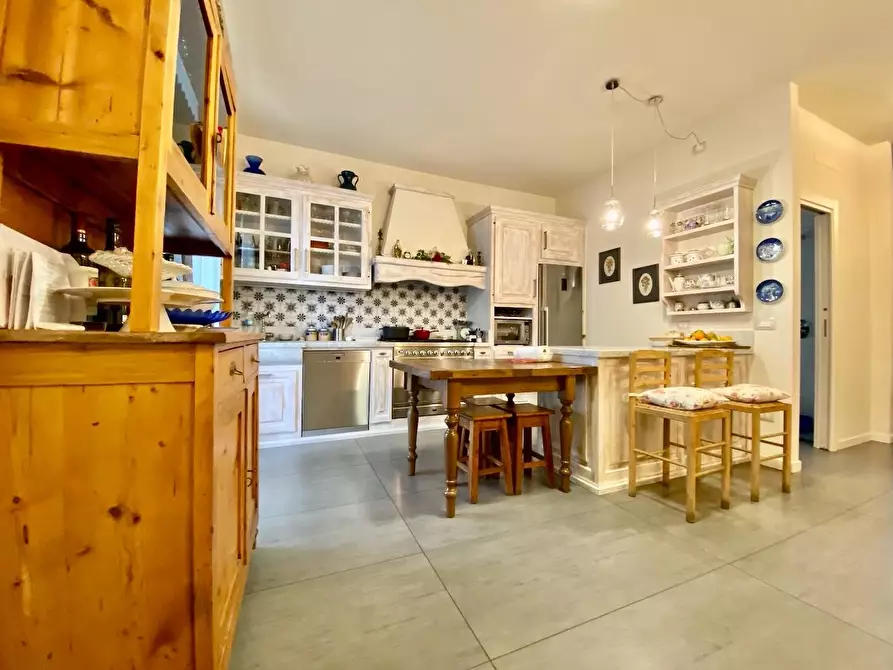 Immagine 1 di Villetta a schiera in vendita  a Massa