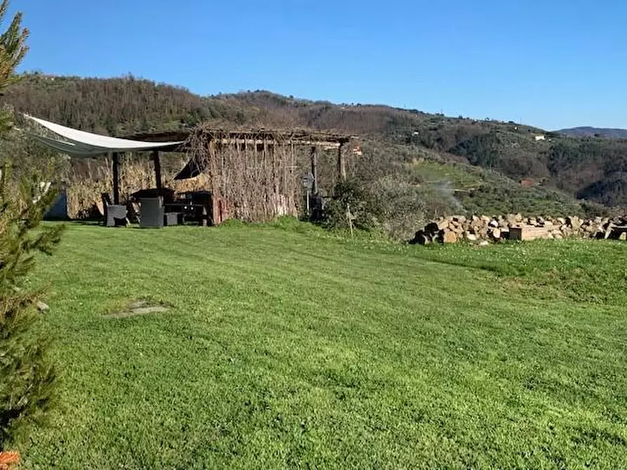 Immagine 17 di Casa colonica in vendita  a Massa E Cozzile