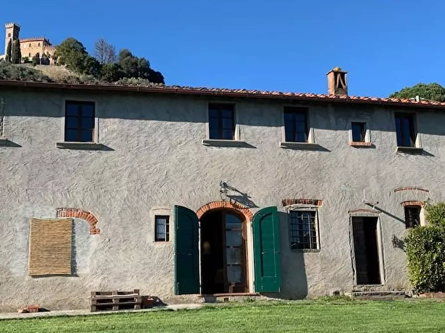 Immagine 15 di Casa colonica in vendita  a Massa E Cozzile