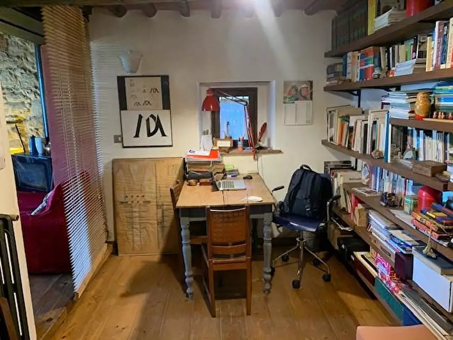 Immagine 23 di Casa colonica in vendita  a Massa E Cozzile