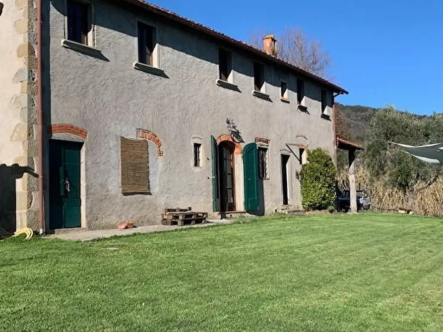 Immagine 10 di Casa colonica in vendita  a Massa E Cozzile