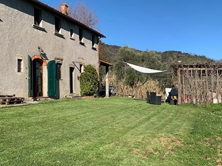 Immagine 12 di Casa colonica in vendita  a Massa E Cozzile
