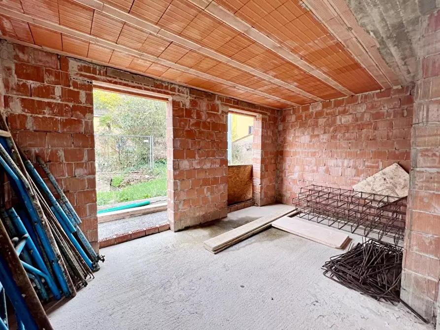 Immagine 9 di Casa indipendente in vendita  a Lucca