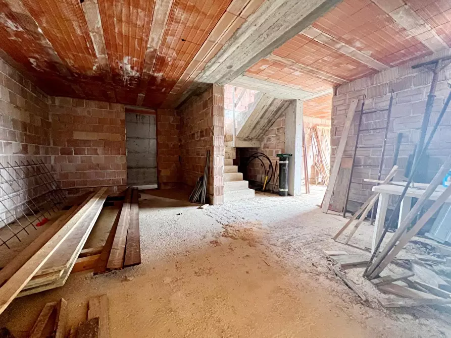 Immagine 4 di Casa indipendente in vendita  a Lucca