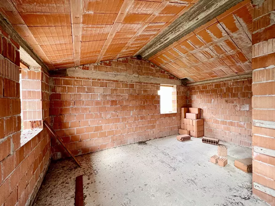 Immagine 16 di Casa indipendente in vendita  a Lucca