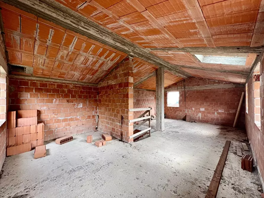 Immagine 15 di Casa indipendente in vendita  a Lucca