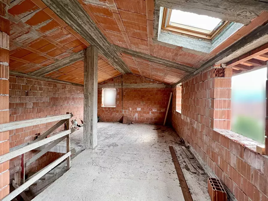 Immagine 17 di Casa indipendente in vendita  a Lucca