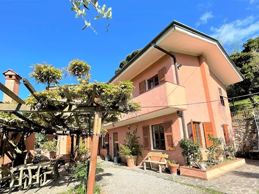 Immagine 8 di Villa in vendita  a Fosdinovo