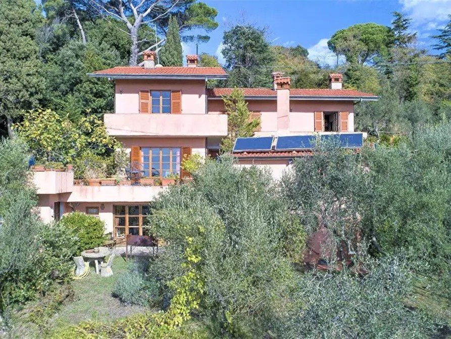 Immagine 2 di Villa in vendita  a Fosdinovo