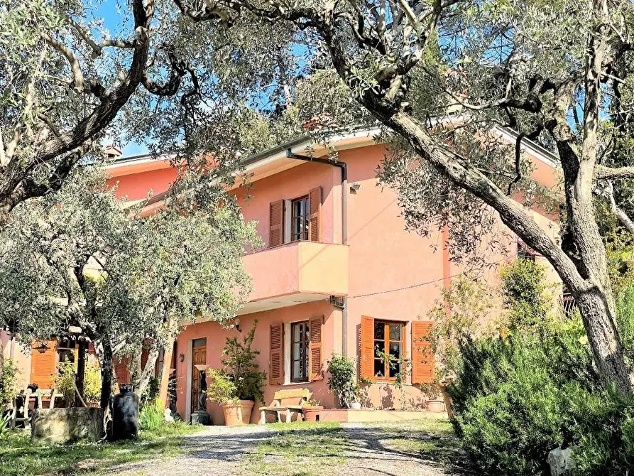 Immagine 7 di Villa in vendita  a Fosdinovo