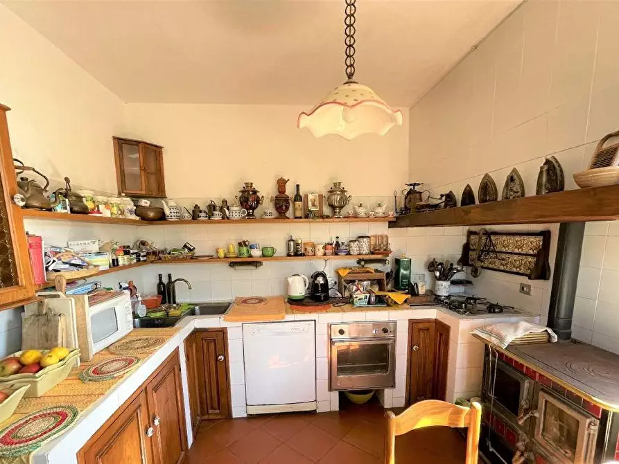 Immagine 10 di Villa in vendita  a Fosdinovo