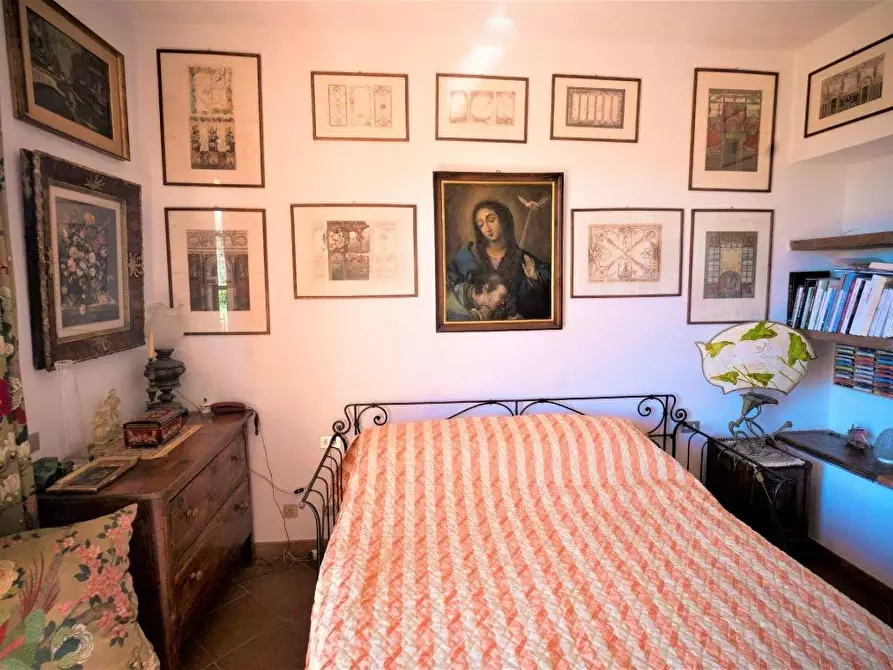 Immagine 27 di Villa in vendita  a Fosdinovo