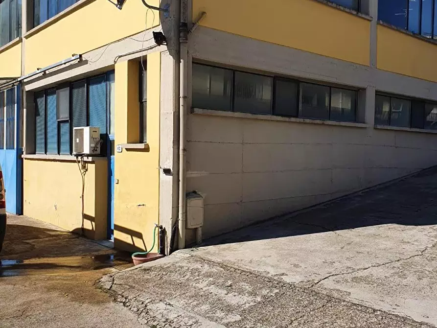 Immagine 10 di Locale commerciale in vendita  a Vinci