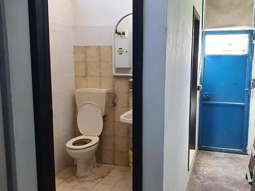 Immagine 5 di Locale commerciale in vendita  a Vinci