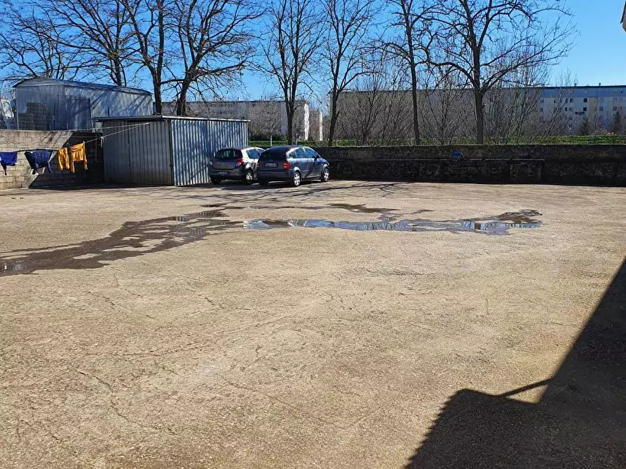 Immagine 8 di Locale commerciale in vendita  a Vinci