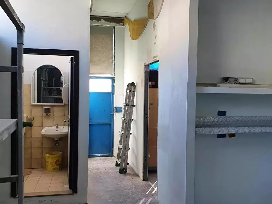 Immagine 4 di Locale commerciale in vendita  a Vinci