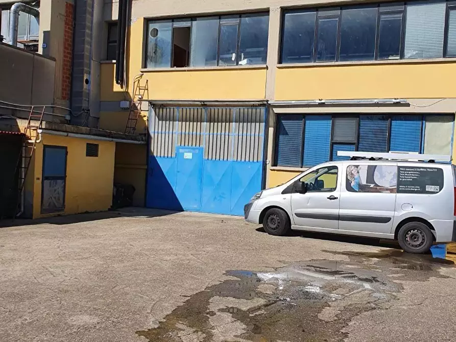 Immagine 9 di Locale commerciale in vendita  a Vinci