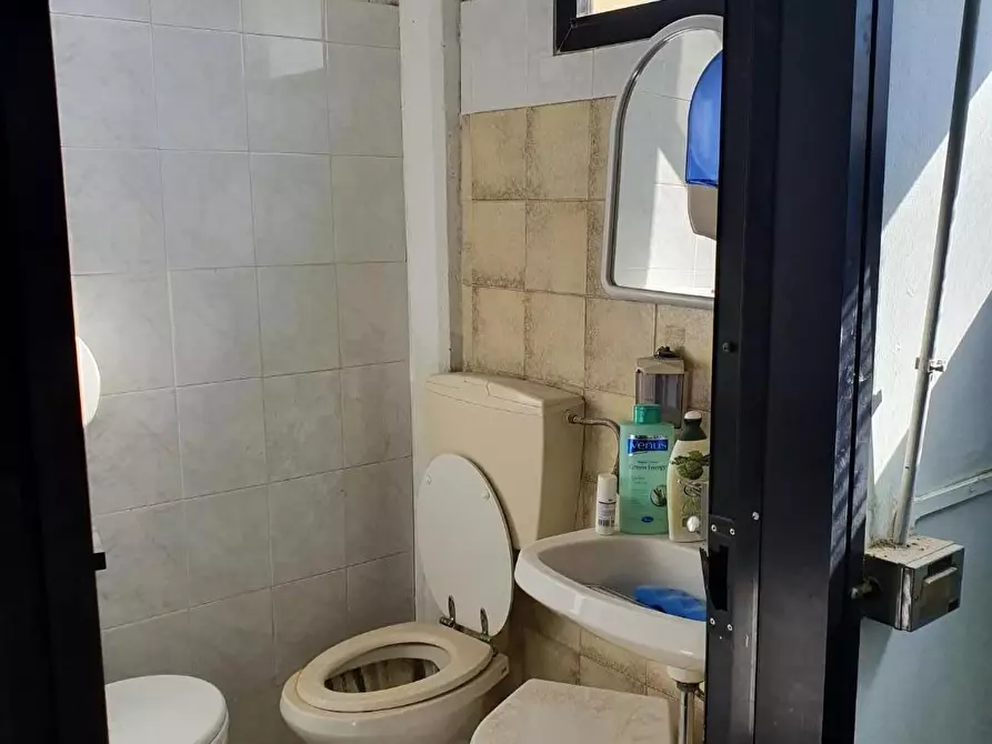 Immagine 7 di Locale commerciale in vendita  a Vinci