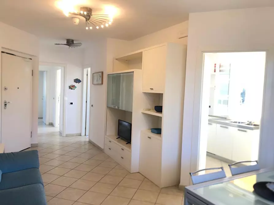 Immagine 3 di Appartamento in vendita  a Montignoso