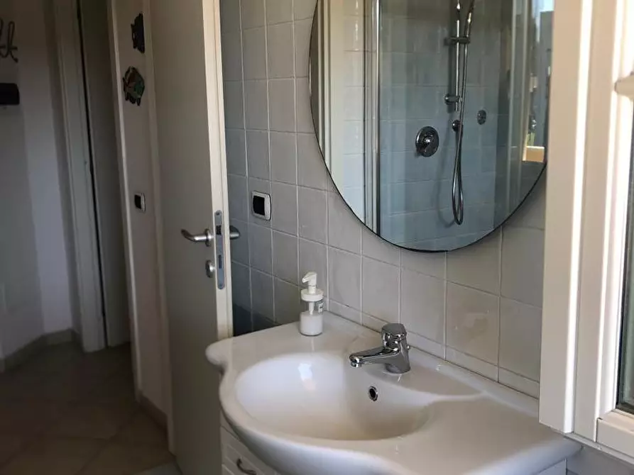 Immagine 17 di Appartamento in vendita  a Montignoso