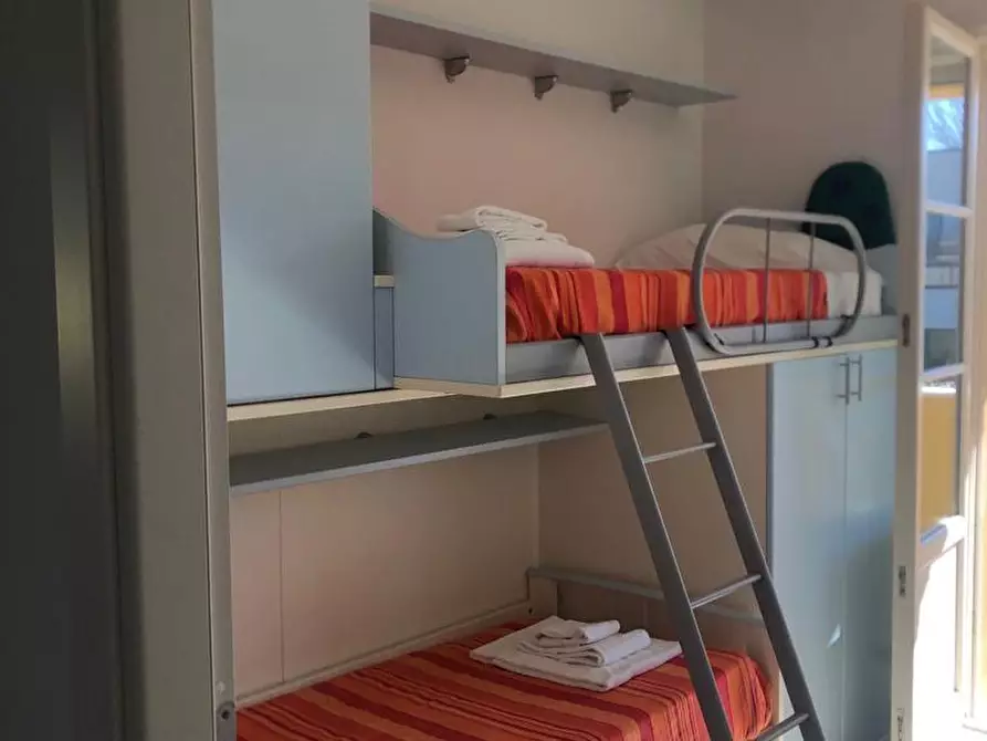 Immagine 13 di Appartamento in vendita  a Montignoso