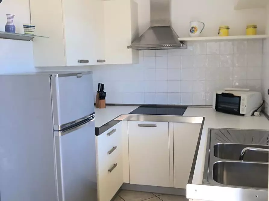 Immagine 5 di Appartamento in vendita  a Montignoso